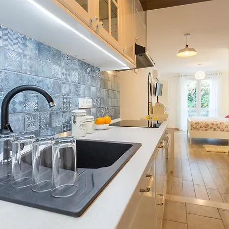 Franica Apartment *